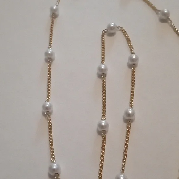 #1110. 5 Piece Assorted Gold Toned Pendant And Faux Pearl Necklace Bundle - Picture 10 of 10